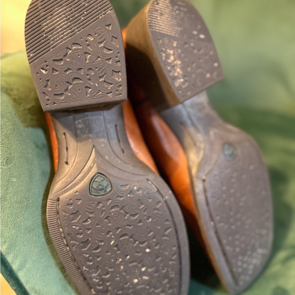 Women’s Ariat Boots - Picture 4 of 5